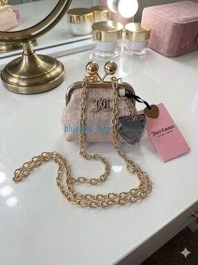 Juicy Couture THE GLAM JUICY KISSLOCK COIN PURSE Sandstone